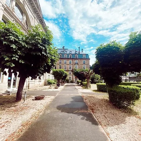 Le Grand De By Popinns