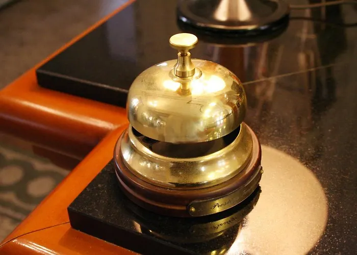 Le Grand De By Popinns