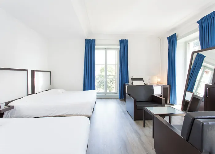 Le Grand De By Popinns